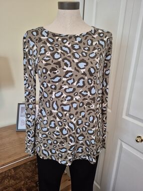 Kim & Co. Leopard-Print Long Sleeve Tee in Taupe and Light Blue